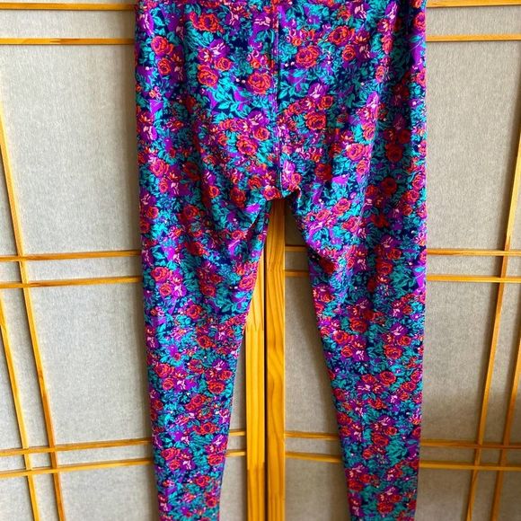 Adorable 🥰 Floral Leggings in One Size (plus). - Picture 5 of 5